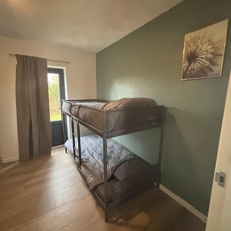 Luxe Recreatiebungalow 31r Gelegen In Bosrijke Omgeving In Noord-brabant Prázdninový dům Waalre